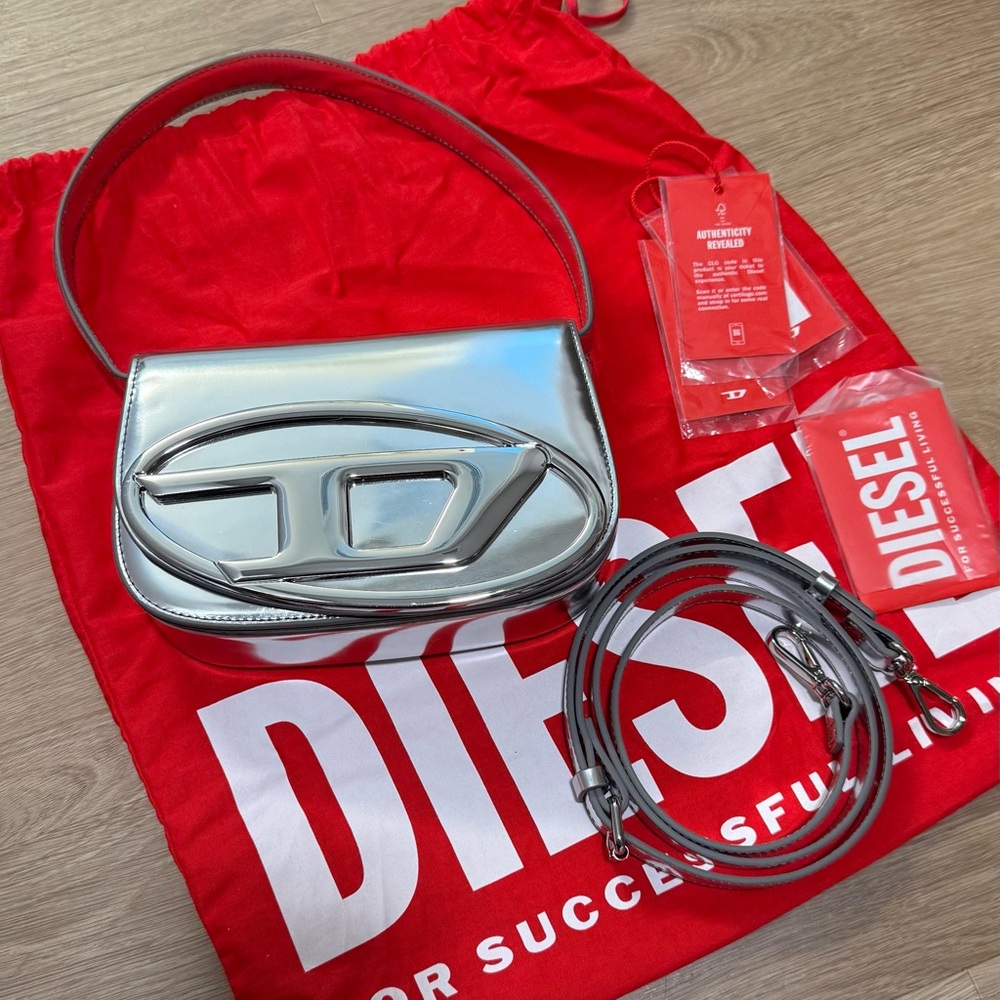 Diesel 1DR Shoulder Bag in Silver